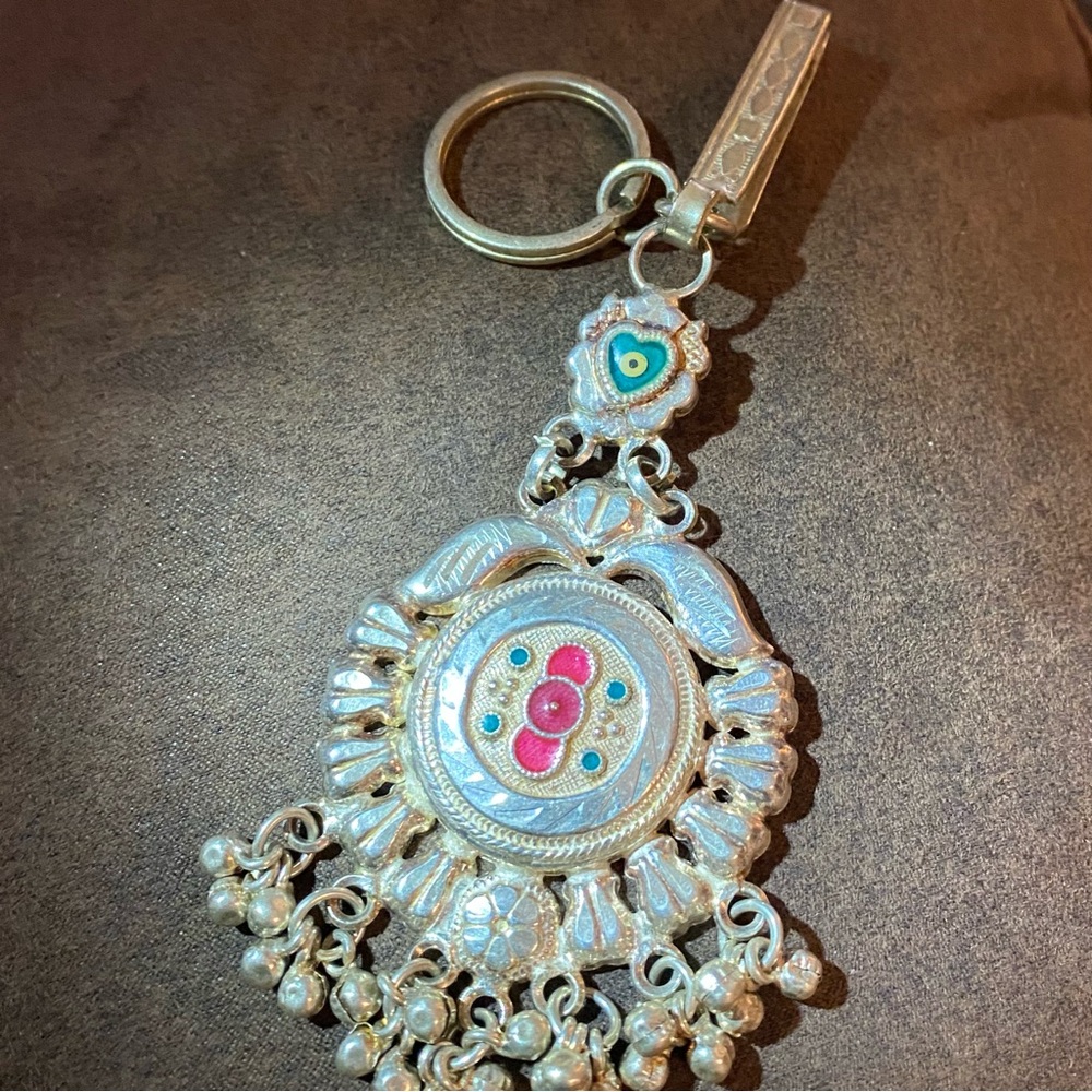 Vintage traditional Saree Tribal Keychain jingle bells
Alloy Silver Antique